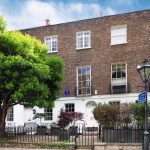 titter-ye-not-— frankie-howerd’s-kensington-townhouse-is-for-sale,-and-it’s-a-beautiful-home-in-an-iconic-london-square