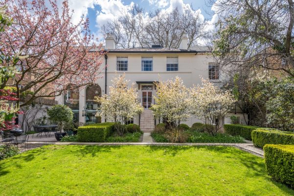 an-elegant-country-home-that’s-somehow-to-be-found-in-the-middle-of-islington