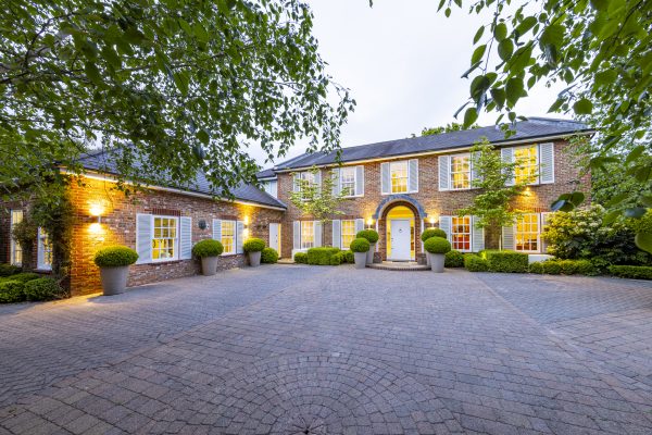 a-magnificent-house-for-sale-in-one-of-kingston’s-most-sought-after-private-estates