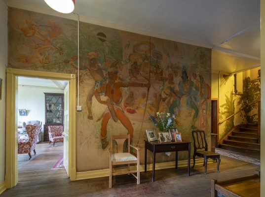 a-‘country-house-in-london’-for-sale-in-hampstead,-complete-with-quirky-murals