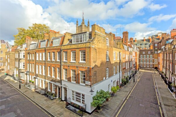 the-grade-ii*-listed-former-home-of-the-bbc’s-founder,-lord-reith,-is-for-sale-in-the-heart-of-westminster