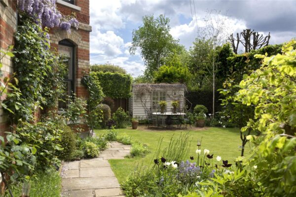 a-bona-fide-country-house-in-london,-complete-with-a-coach-house,-gardens,-and-an-aga-in-the-kitchen