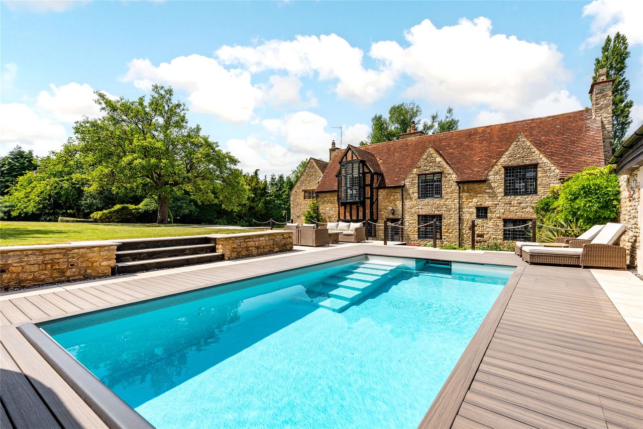 seven-magnificent-homes-from-cumbria-to-devon,-as-seen-in-country-life