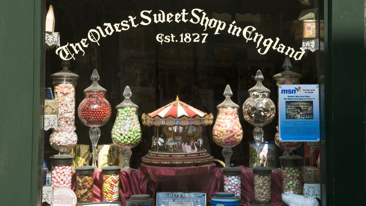 the-oldest-sweet-shop-in-the-world-is-a-child’s-dream-and-a-dentist’s-nightmare